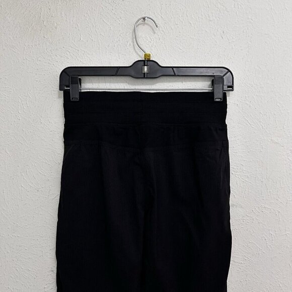 Lululemon Womens Dance Studio Crop II Unlined Black Capri Pants Size 2 Athletic - Picture 6 of 10